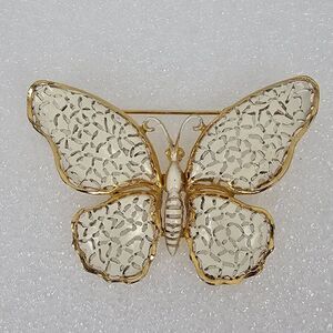 Vintage Butterfly White Enamel Brooch Pin‎ Gold Tone Cut Out Open Work Ornate